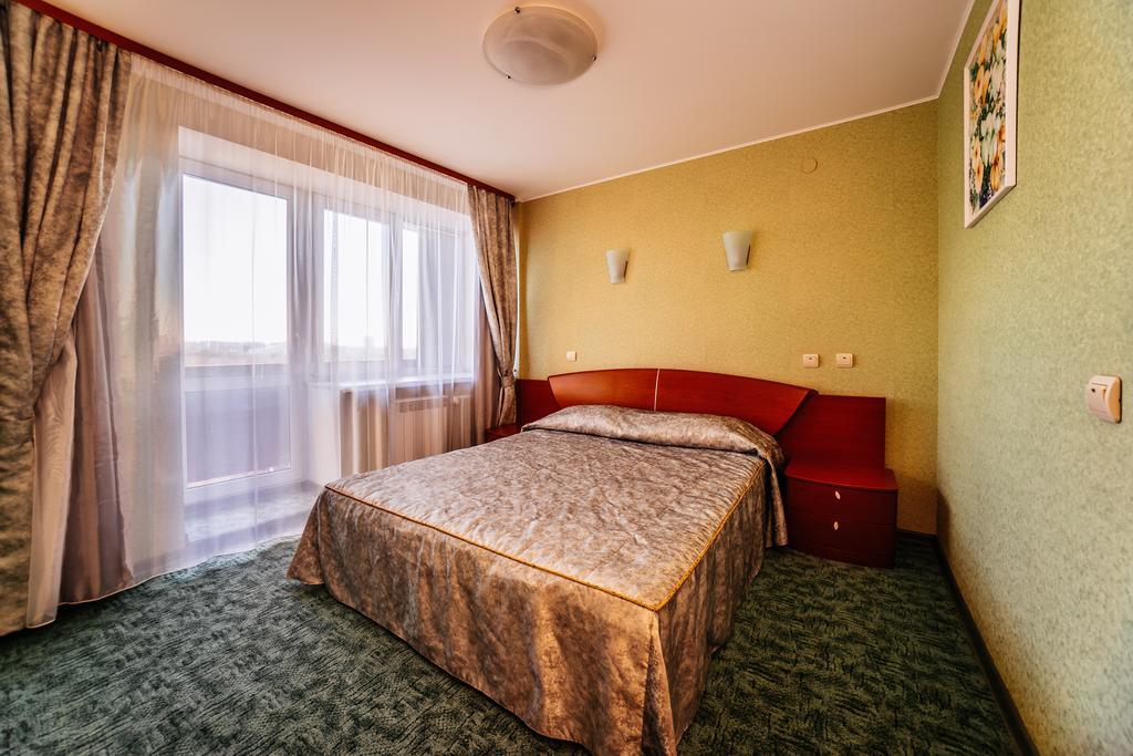 Volga Hotel Tver Bagian luar foto